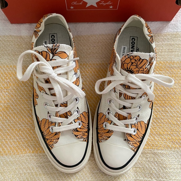 Converse - Picture 2 of 7